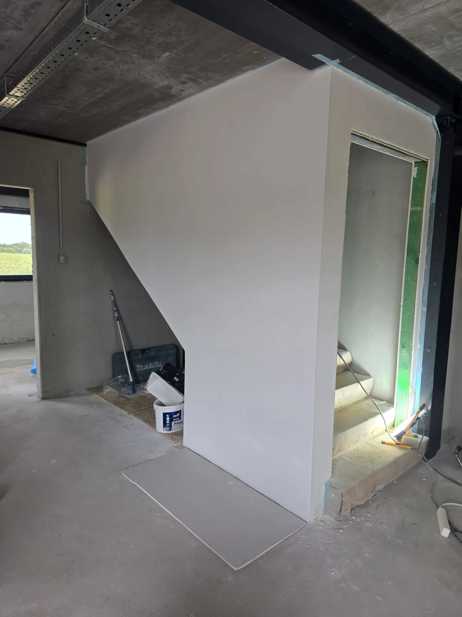 Habillage placo de l'escalier intérieur, finition lisse prête à peindre