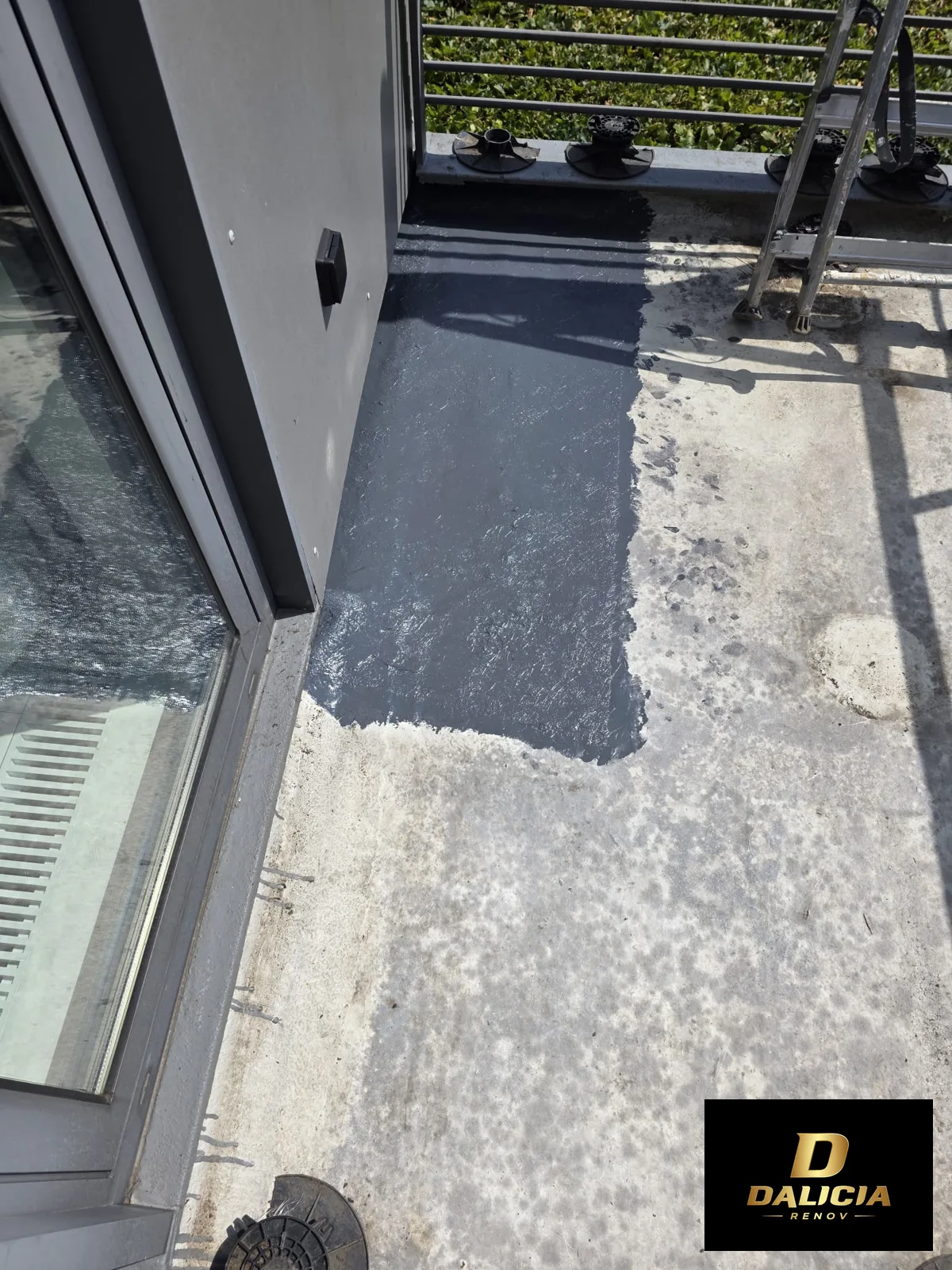 Application d'une membrane d'étanchéité liquide ULTRAFLEX sur une terrasse à Dilbeek
