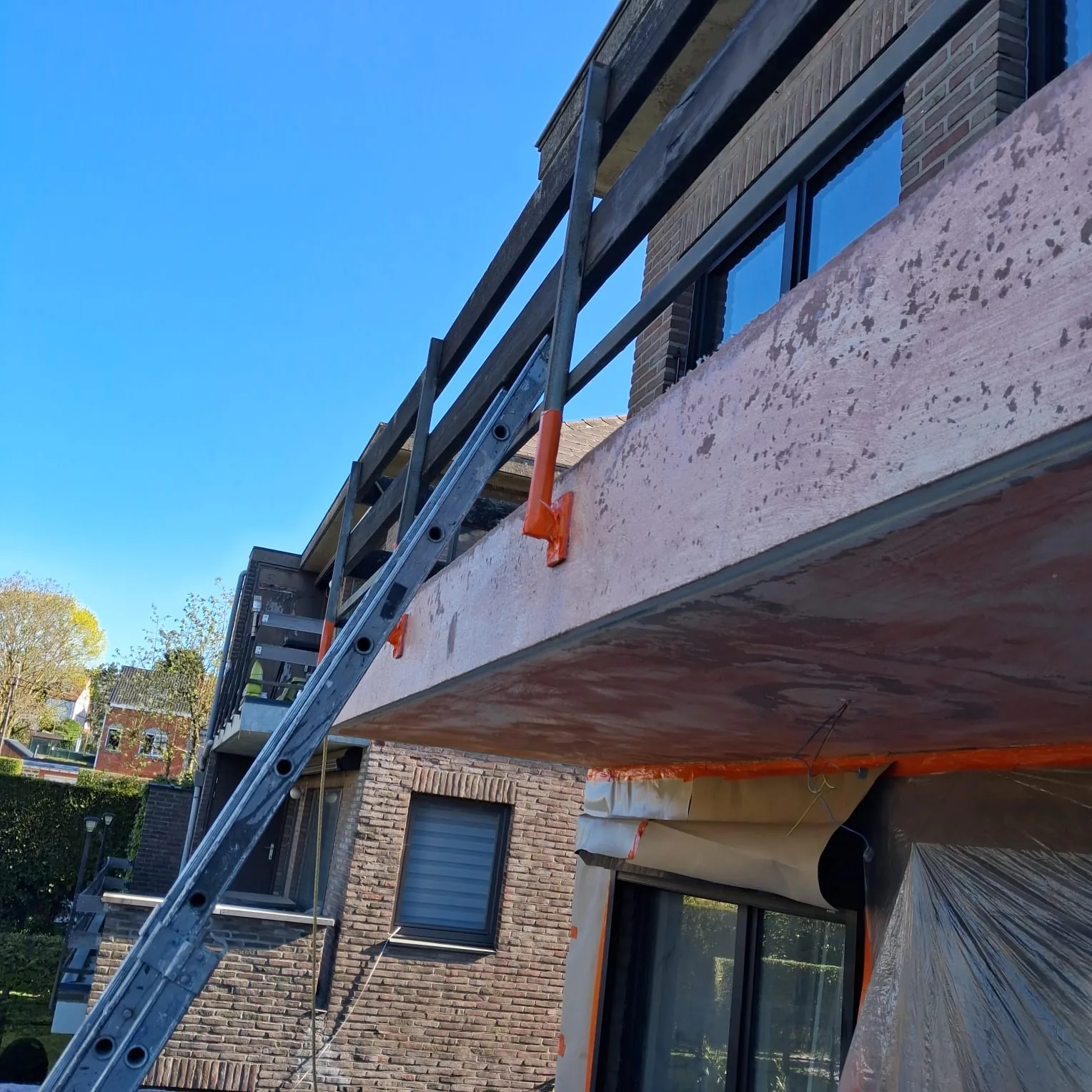 Rénovation de façade et balcon — chantier DALICIA RENOV