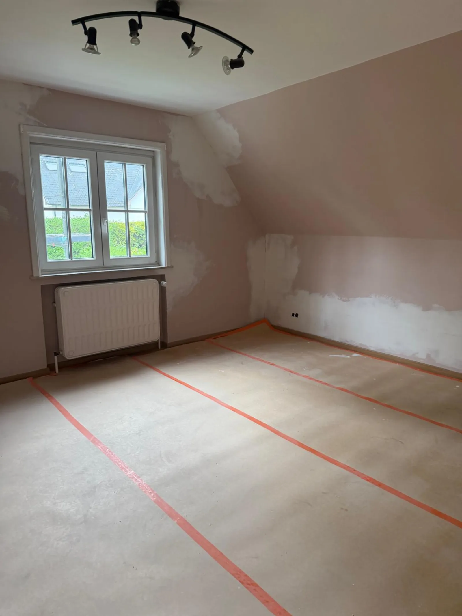 Plafonnage et préparation de chambre